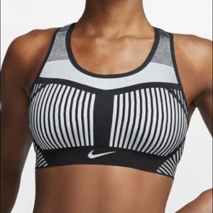 Nike FE/NOM Flyknit Racerback Sports Bra - Medium